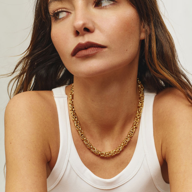 Colar Mulher Blake Ouro | Design Twist Sofisticado em Aço Dourado
