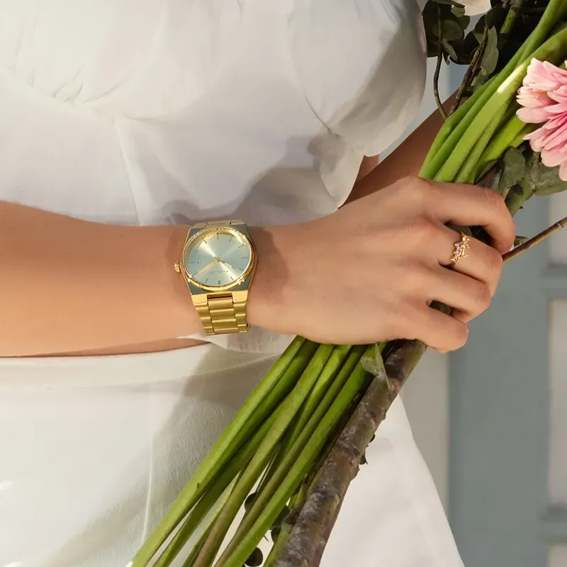 Radiant Air Relógio de Mulher Dourado com Bracelete de Aço