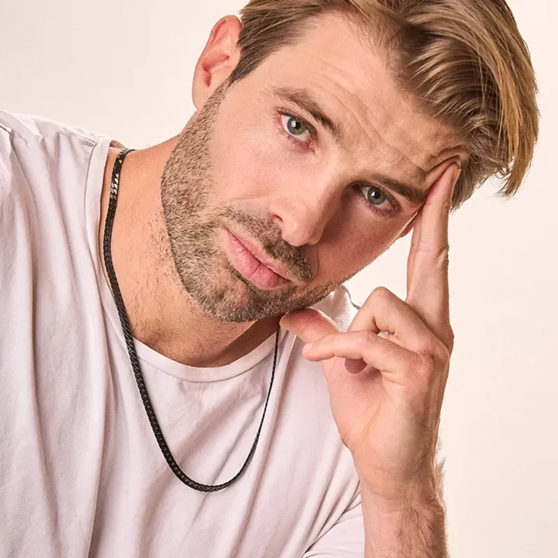 Colar Homem Nusa Preto | Elegância Moderna e Sofisticada