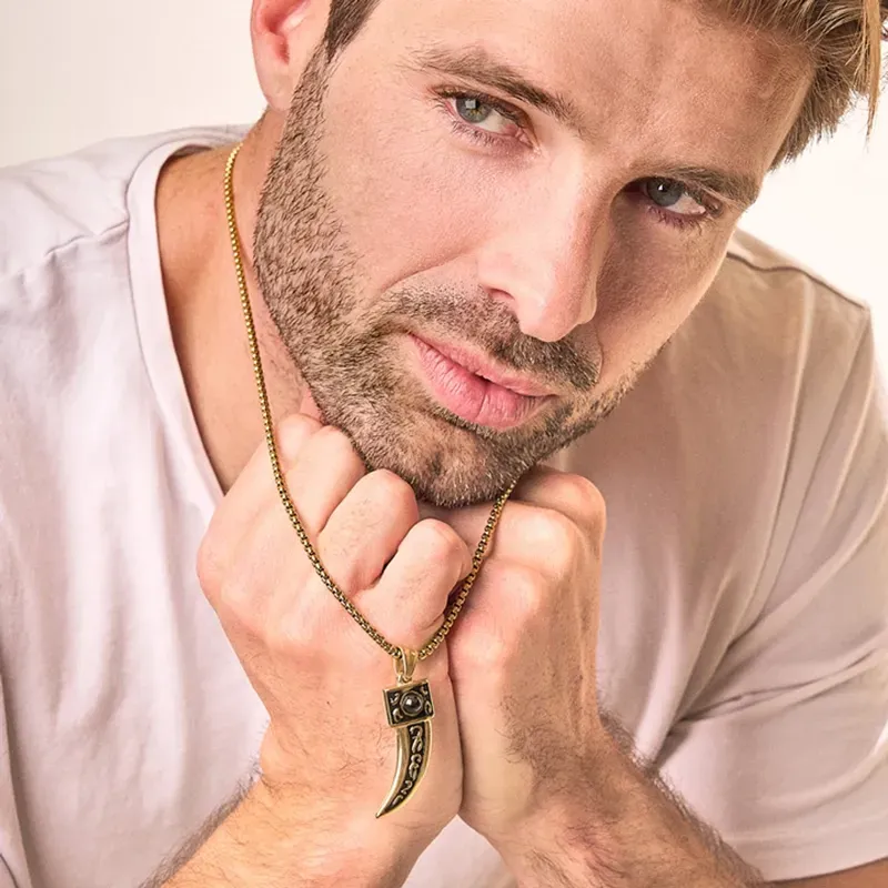 Colar Homem Lombok Horn Dourado | Força e Sofisticação
