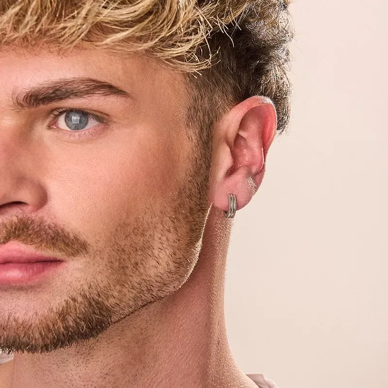 Brincos Homem Atlante Loop Prateados | Modernos e Atemporais