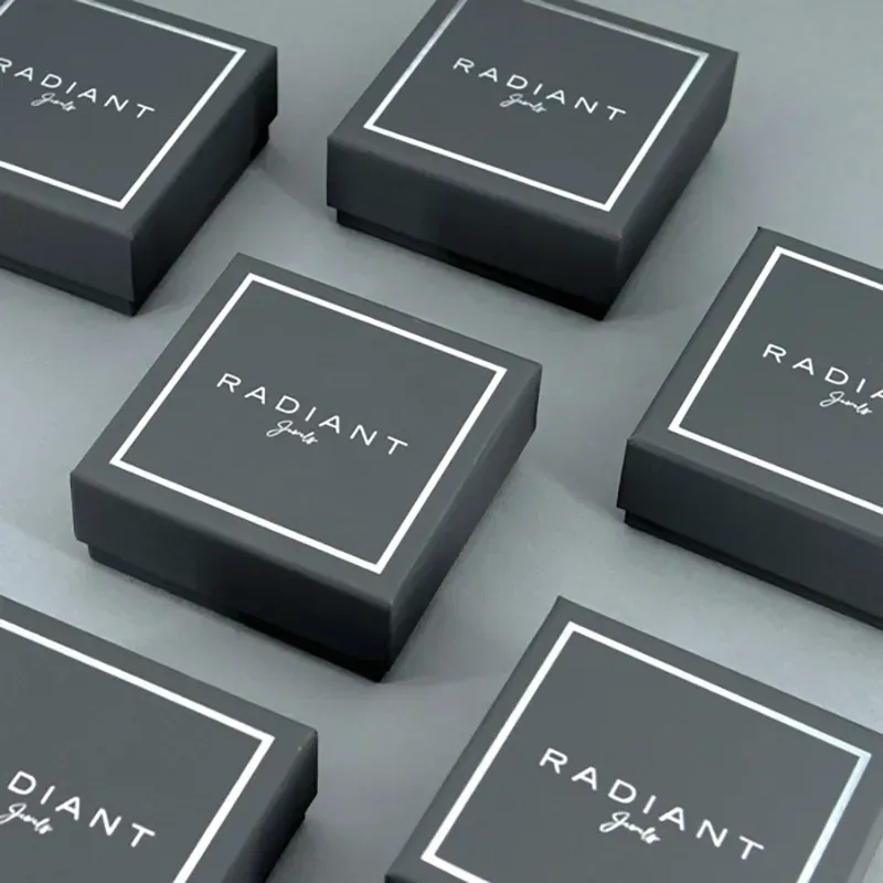 Brincos Homem Atlante Onyx Prateado | Refinamento e Distinção