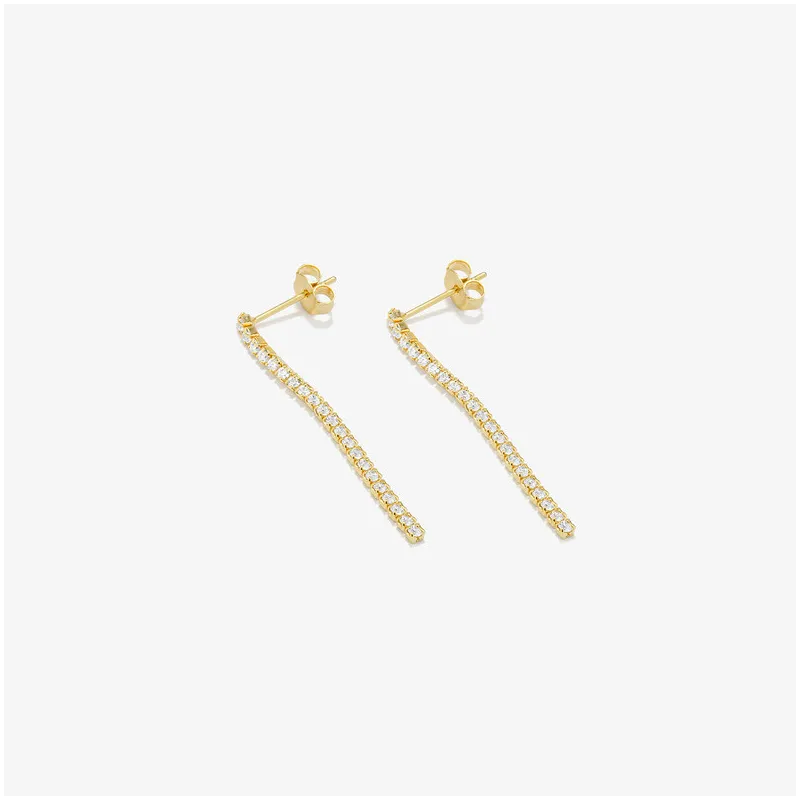 Brincos dourados pedra branca coleção FIRST CLASS Radiant