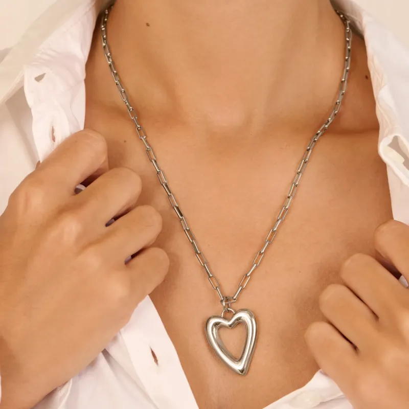 Colar comprido prateado com pendente de coração | Radiant