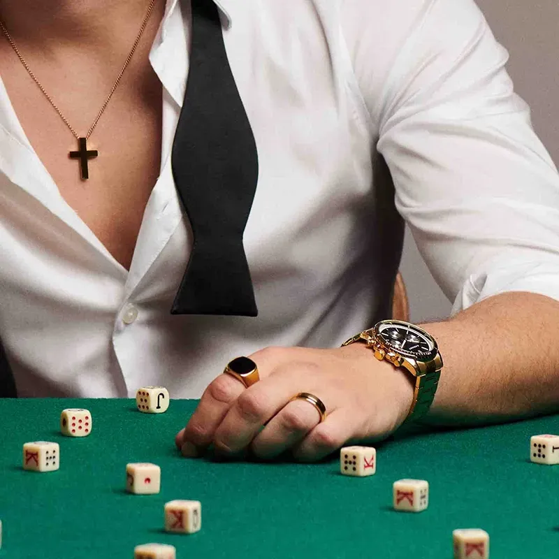 Anel Homem Ruiz Preto e Dourado 24