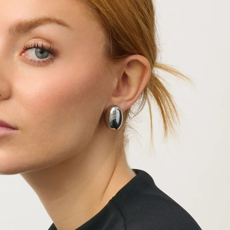 Brincos Prateados Curtos de Mulher Soulmate | Radiant